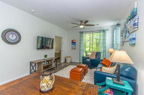 Chic Upscale 2BR 2BA Condo 15 Mins to the Beach!